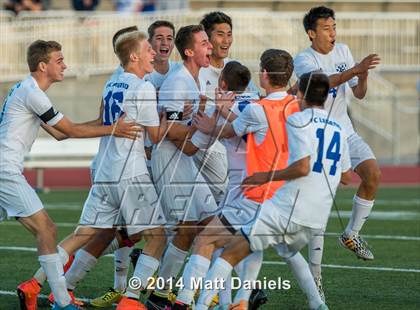 Thumbnail 1 in Legend vs. Columbine (CHSAA 5A 1st Round) photogallery.