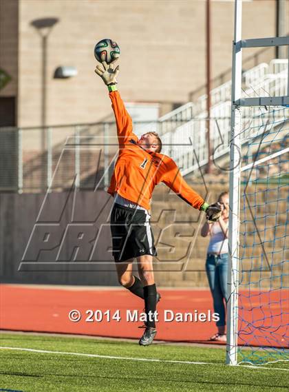 Thumbnail 2 in Legend vs. Columbine (CHSAA 5A 1st Round) photogallery.