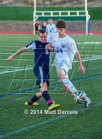 Thumbnail 2 in Legend vs. Columbine (CHSAA 5A 1st Round) photogallery.