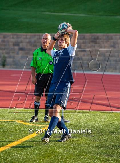 Thumbnail 3 in Legend vs. Columbine (CHSAA 5A 1st Round) photogallery.