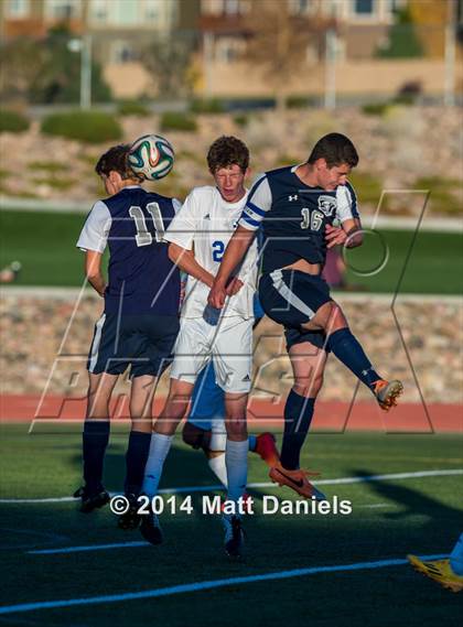 Thumbnail 3 in Legend vs. Columbine (CHSAA 5A 1st Round) photogallery.