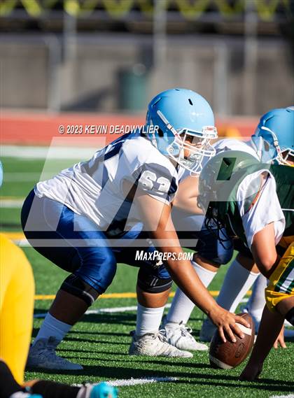 Thumbnail 3 in Saugus @ Moorpark photogallery.