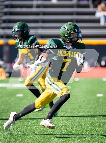 Thumbnail 3 in Saugus @ Moorpark photogallery.