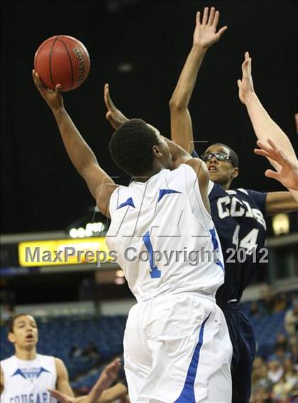 Thumbnail 1 in Capital Christian vs. Central Catholic (CIF SJS D5 Final) photogallery.