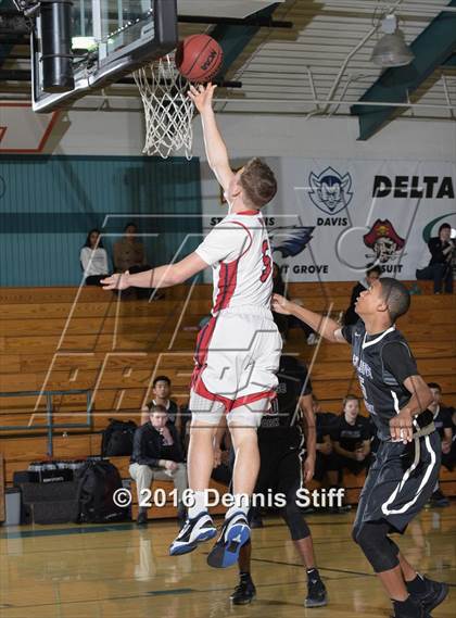 Thumbnail 2 in Pleasant Grove vs. College Park (Adidas Challenge) photogallery.