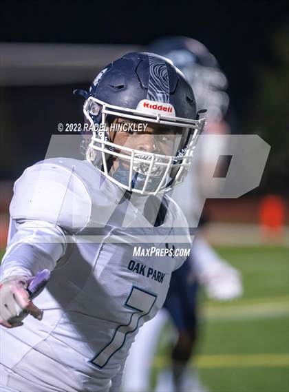 Thumbnail 1 in Oak Park vs. Fort Osage (MSHSAA Class 5 District 8 Championship) photogallery.