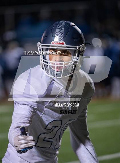 Thumbnail 2 in Oak Park vs. Fort Osage (MSHSAA Class 5 District 8 Championship) photogallery.