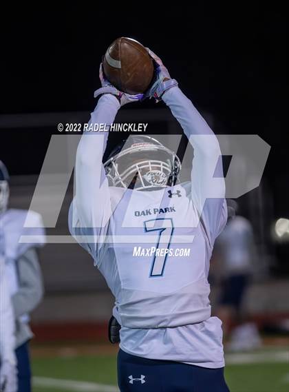 Thumbnail 3 in Oak Park vs. Fort Osage (MSHSAA Class 5 District 8 Championship) photogallery.