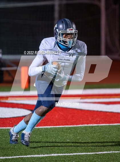 Thumbnail 1 in Oak Park vs. Fort Osage (MSHSAA Class 5 District 8 Championship) photogallery.