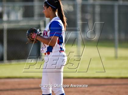 Thumbnail 3 in Rockwall vs. Midway (UIL 6A Region II Quarterfinal) photogallery.
