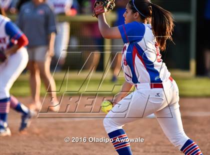 Thumbnail 2 in Rockwall vs. Midway (UIL 6A Region II Quarterfinal) photogallery.