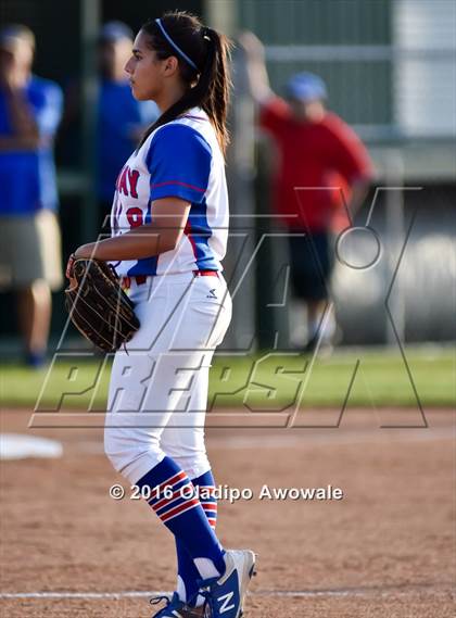 Thumbnail 1 in Rockwall vs. Midway (UIL 6A Region II Quarterfinal) photogallery.