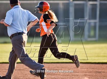 Thumbnail 3 in Rockwall vs. Midway (UIL 6A Region II Quarterfinal) photogallery.