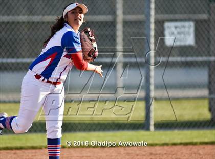 Thumbnail 3 in Rockwall vs. Midway (UIL 6A Region II Quarterfinal) photogallery.