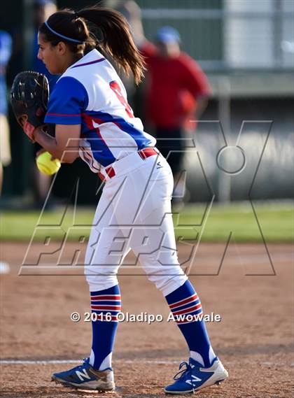 Thumbnail 2 in Rockwall vs. Midway (UIL 6A Region II Quarterfinal) photogallery.