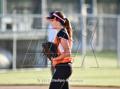 Thumbnail 3 in Rockwall vs. Midway (UIL 6A Region II Quarterfinal) photogallery.