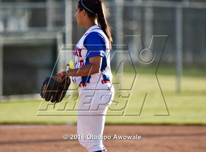 Thumbnail 1 in Rockwall vs. Midway (UIL 6A Region II Quarterfinal) photogallery.