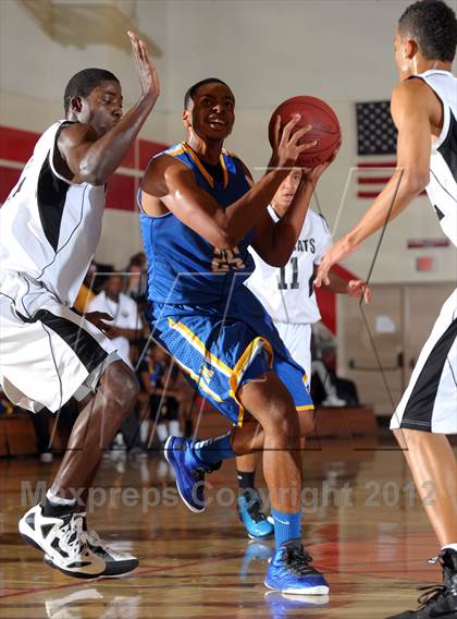 Thumbnail 3 in Muir vs. Renaissance Academy (Rose City Roundball Classic) photogallery.