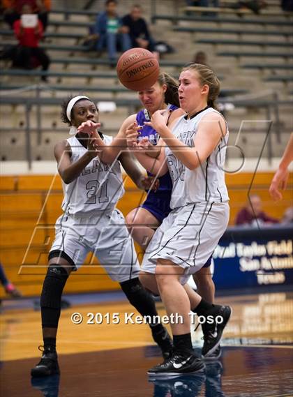 Thumbnail 3 in Clark vs. Warren photogallery.