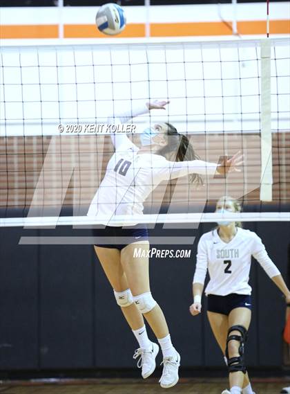 Thumbnail 3 in Grosse Pointe South @ Utica photogallery.