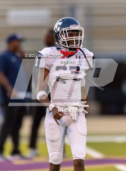 Thumbnail 1 in Lamar Consolidated @ Lake Creek photogallery.