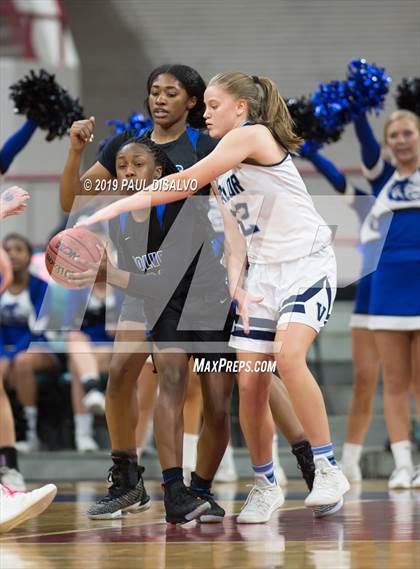 Thumbnail 2 in Valor Christian vs. Grandview (CHSAA 5A Great 8) photogallery.