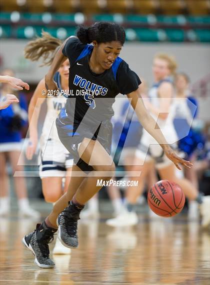Thumbnail 3 in Valor Christian vs. Grandview (CHSAA 5A Great 8) photogallery.