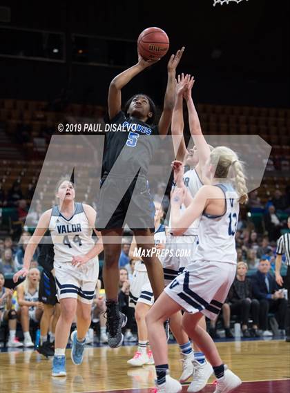 Thumbnail 3 in Valor Christian vs. Grandview (CHSAA 5A Great 8) photogallery.