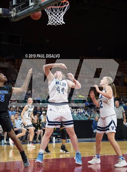 Thumbnail 2 in Valor Christian vs. Grandview (CHSAA 5A Great 8) photogallery.