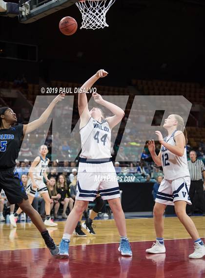 Thumbnail 1 in Valor Christian vs. Grandview (CHSAA 5A Great 8) photogallery.