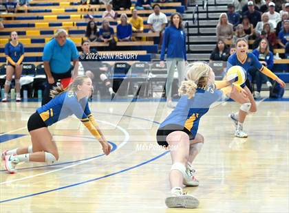 Thumbnail 2 in Ripon Christian @ Central Valley Christian (CIF D4 State Final) photogallery.