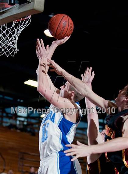 Thumbnail 3 in La Habra vs. Esperanza (Orange Holiday Classic) photogallery.