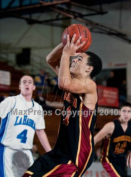 Thumbnail 2 in La Habra vs. Esperanza (Orange Holiday Classic) photogallery.