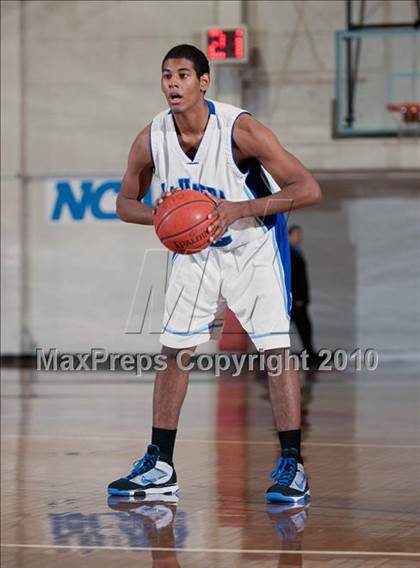 Thumbnail 3 in La Habra vs. Esperanza (Orange Holiday Classic) photogallery.