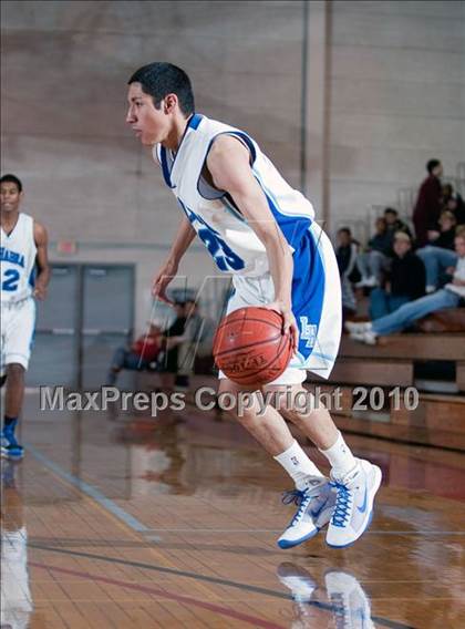 Thumbnail 2 in La Habra vs. Esperanza (Orange Holiday Classic) photogallery.