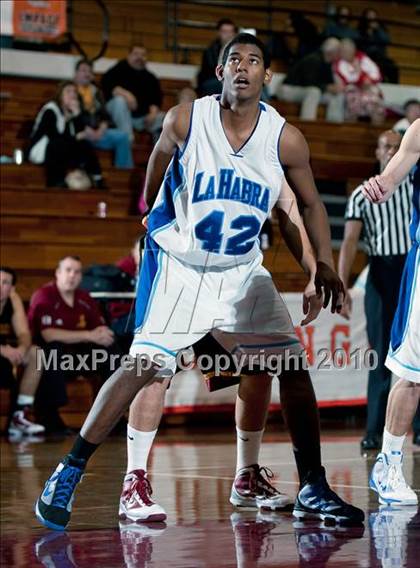 Thumbnail 3 in La Habra vs. Esperanza (Orange Holiday Classic) photogallery.