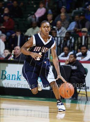 Thumbnail 2 in St. Benedict’s Prep vs Our Savior New American (Prime Time Shootout) photogallery.