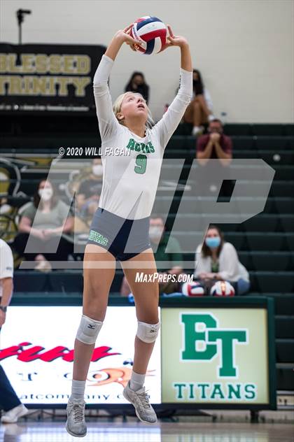 Thumbnail 3 in Walker vs. Harrison photogallery.