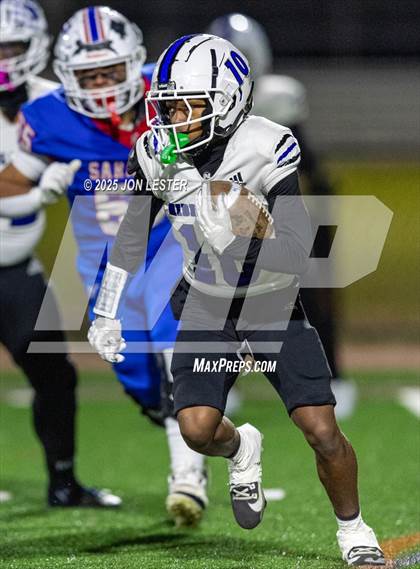 Thumbnail 2 in Middletown vs. Saratoga Springs (NYSPHSAA Class AA Regional) photogallery.