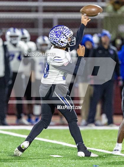 Thumbnail 3 in Middletown vs. Saratoga Springs (NYSPHSAA Class AA Regional) photogallery.