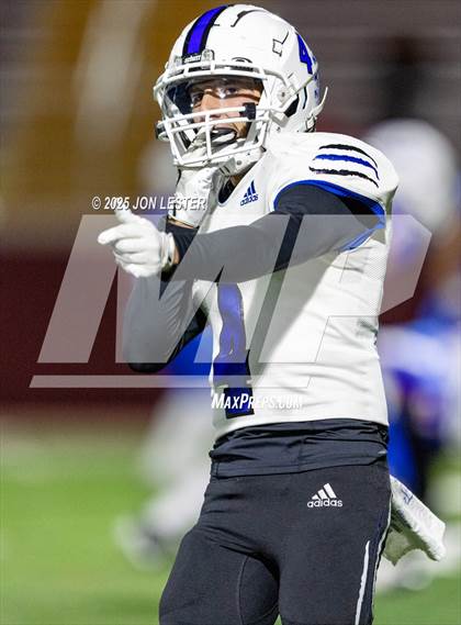 Thumbnail 1 in Middletown vs. Saratoga Springs (NYSPHSAA Class AA Regional) photogallery.