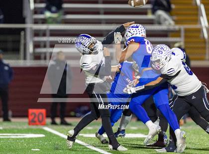 Thumbnail 3 in Middletown vs. Saratoga Springs (NYSPHSAA Class AA Regional) photogallery.