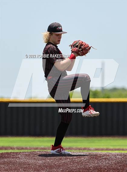 Thumbnail 2 in Harmony vs. Gunter (UIL 3A Region II Regional Semifinal) photogallery.