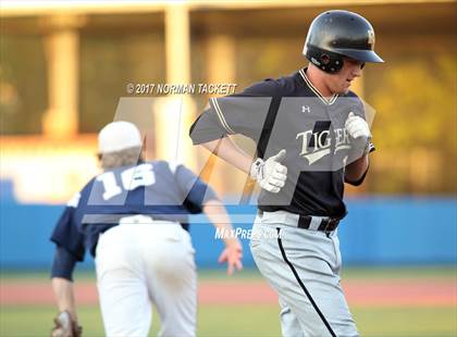 Thumbnail 2 in Blue Valley vs. Manhattan (KSHSAA 6A Final) photogallery.