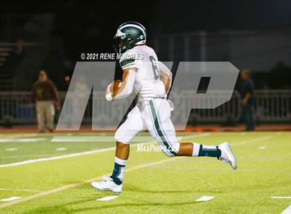 Thumbnail 3 in Irvine vs St. Francis (CIF SS Round 1 D4 Playoff) photogallery.
