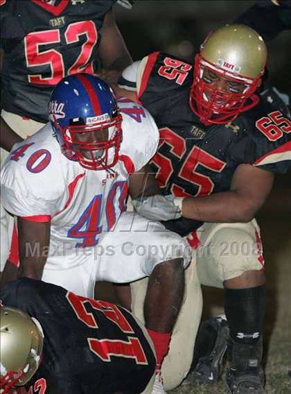 Thumbnail 3 in Serra @ Taft photogallery.