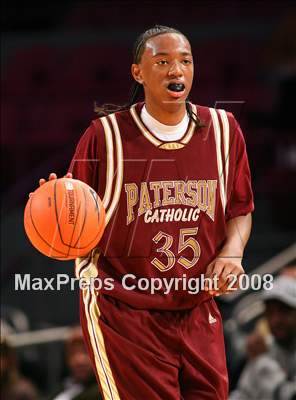 Thumbnail 3 in Mt. Vernon vs. Paterson Catholic (Nike Super 6 @ the Garden) photogallery.