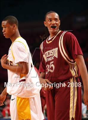 Thumbnail 3 in Mt. Vernon vs. Paterson Catholic (Nike Super 6 @ the Garden) photogallery.