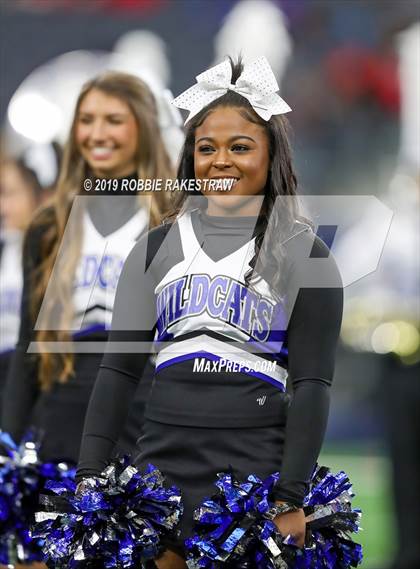Thumbnail 2 in Cedar Hill vs. Guyer (UIL 6A Division 2 Region 1 Area Playoff) photogallery.