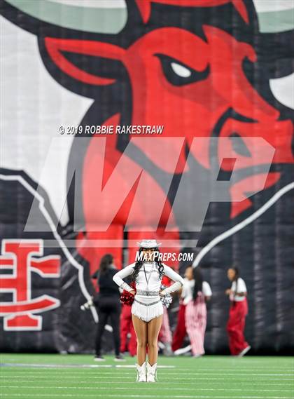 Thumbnail 3 in Cedar Hill vs. Guyer (UIL 6A Division 2 Region 1 Area Playoff) photogallery.
